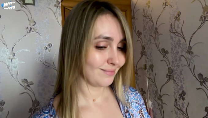 Видео 18+ Демонстрирует Дружелюбную И Гостеприимную Мамочку С Большими Натуральными Сиськами