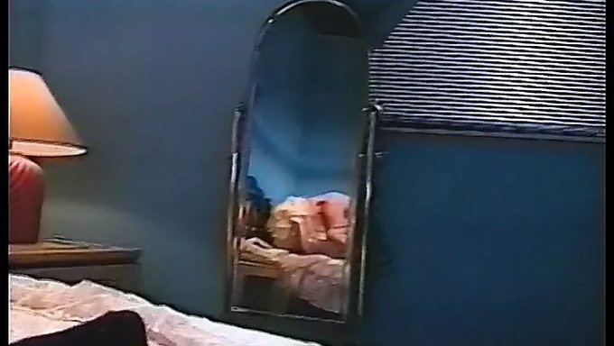 Секретное Средство (1992): Джои Сильвера, Мелани Мур И Стив Дрейк В Ретро-Сценах.