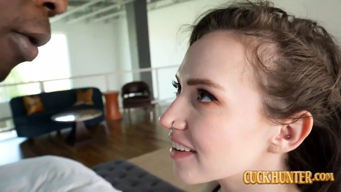 Развратная Жена Хэйзел Пейдж Берет Большой Член Без Презерватива В Извращенной Сцене С Куколдом.